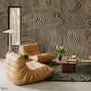 The Dazzle papel pintado en Beige de Daisy James — ambiente