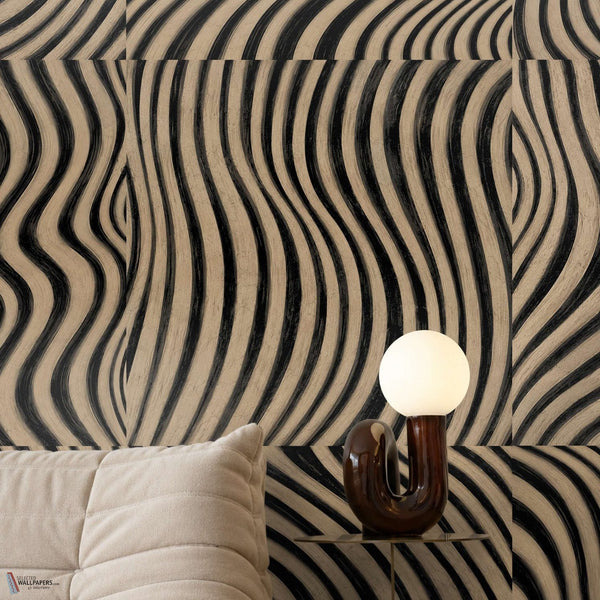 The Dazzle papel pintado en Beige de Daisy James — ambiente