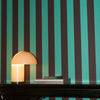 Serenissima Wall behang in Menta e Liquirizia van Dedar — interieur