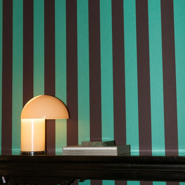 Serenissima Wall behang in Menta e Liquirizia van Dedar — interieur