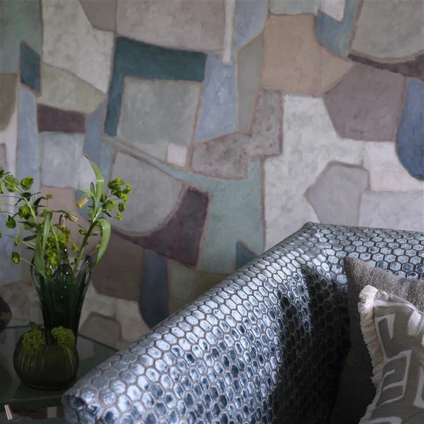 Clay Collage wallpaper by Designers Guild sfeerbeeld