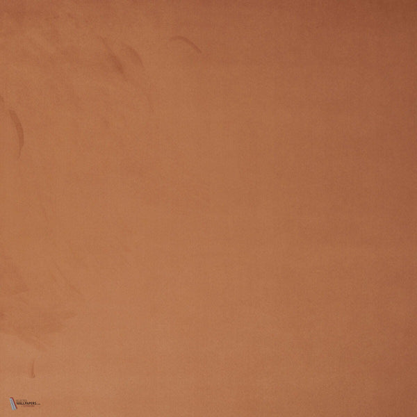 Suedine behang in Cinnamon Brown van Dutch Walltextile Company