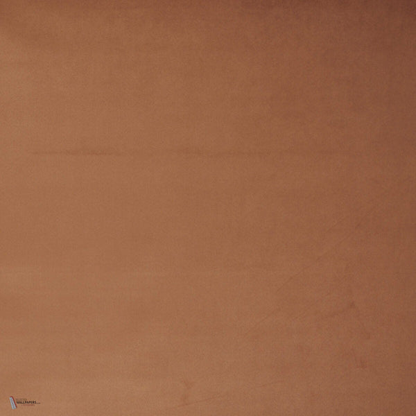 Suedine behang in Hazelnut van Dutch Walltextile Company