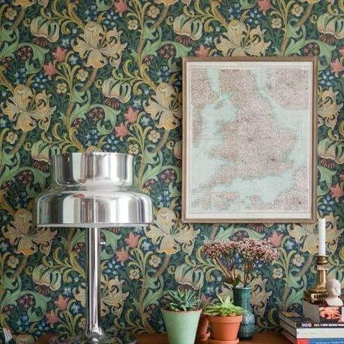 Golden Lily wallpaper van Morris & Co