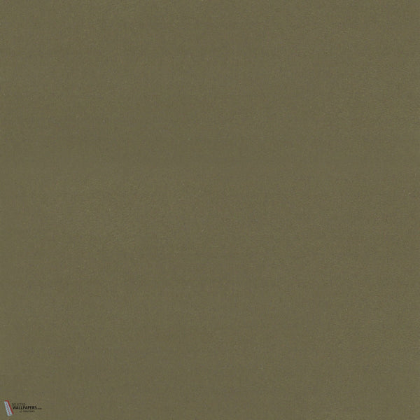 Ebony Mist Drift papel pintado en Olive Moss Veil de Greenland