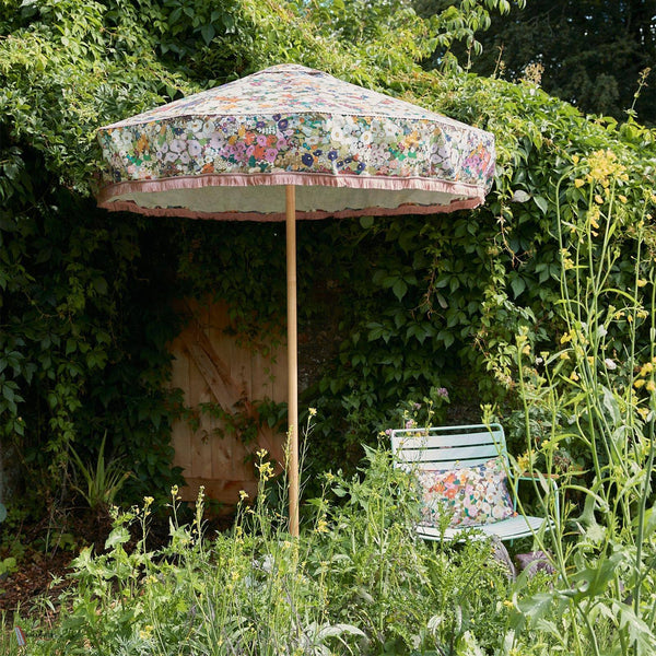 Hollyhocks Recycled Performance Stofff von House of Hackney — Interieur
