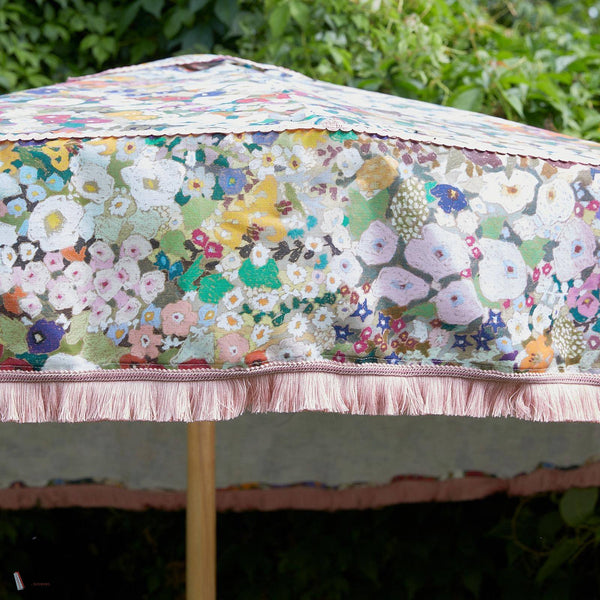 Hollyhocks Recycled Performance Stofff von House of Hackney — Interieur