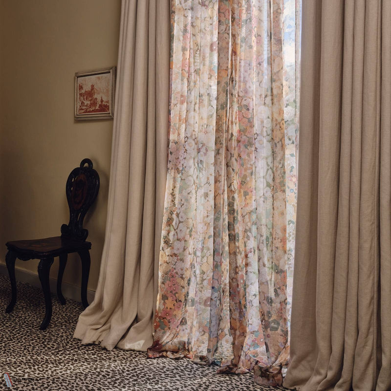 Hollyhocks Sheer tissu de House of Hackney — intérieur