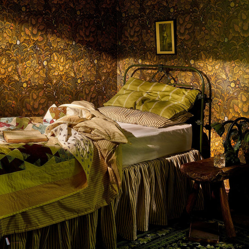 Moon Garden Tapete von House of Hackney