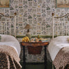 Voyseys Garden Magna behang van House of Hackney — interieur