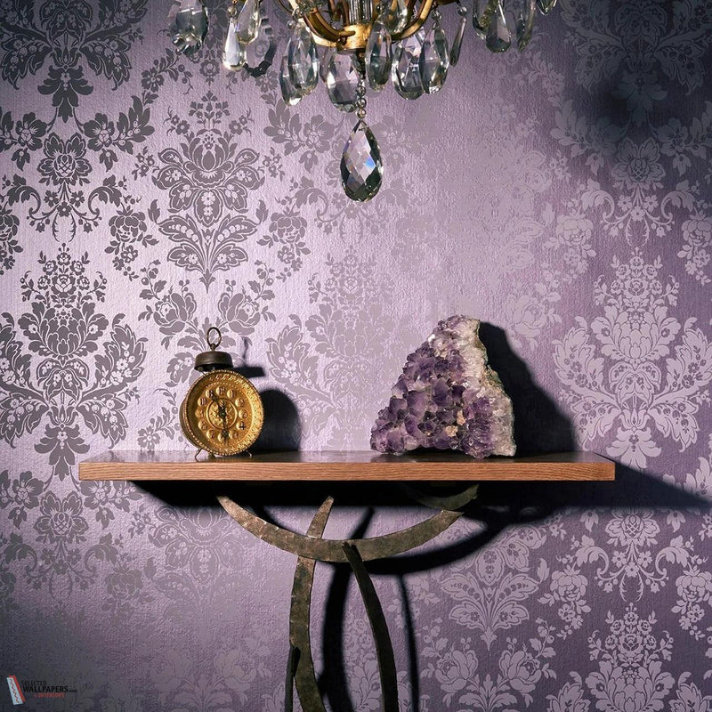 Giselle wallpaper in Mica pale violet by Cole & Son