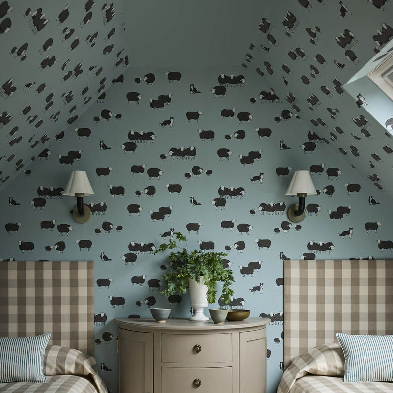 Nip & Lassie Tapete von Little Greene