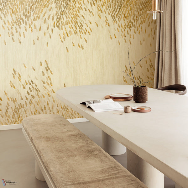 Lapilli wallpaper sfeerbeeld in Gold by Masureel