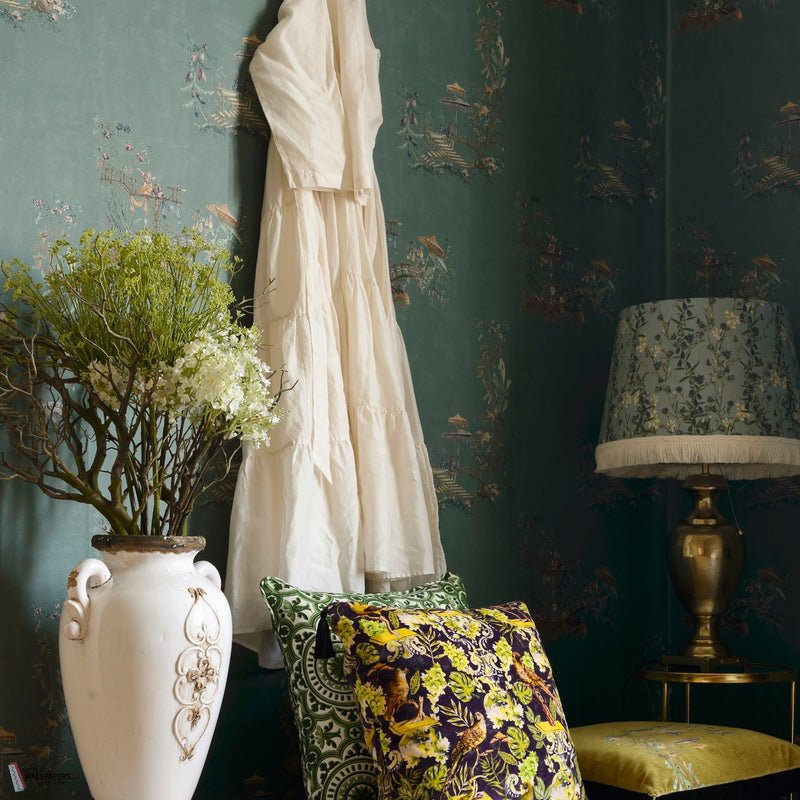 Chinoiserie wallpaper by Mind the Gap — interior
