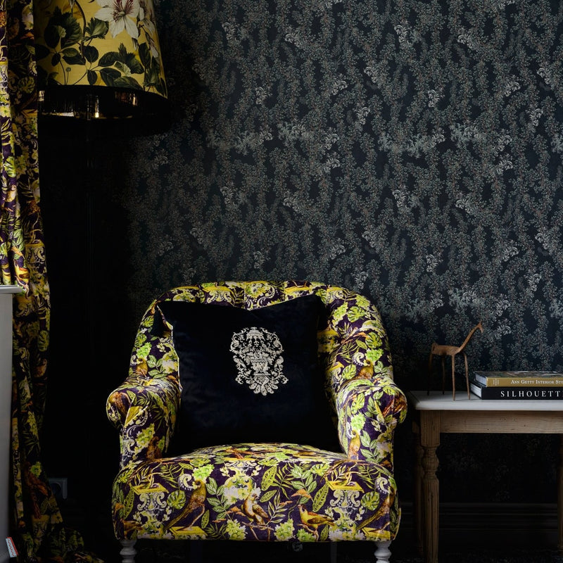 Dark Leaves behang van Mind the Gap — interieur