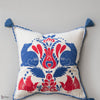 Folk Embroidery cojín en Blue & Red de Mind the Gap