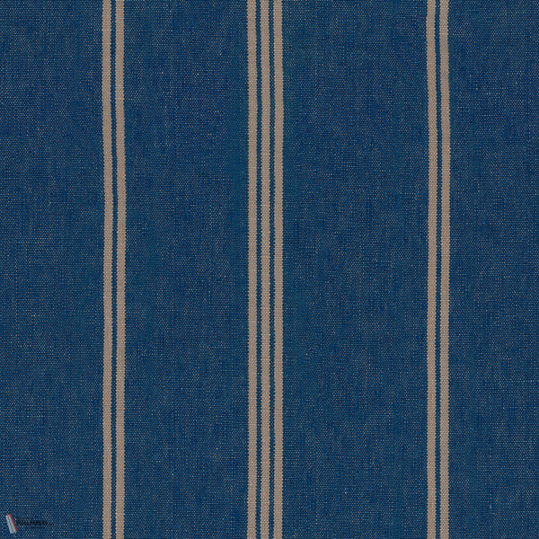 Katalin Stripe papel pintado en Seaport Blue de Mind the Gap