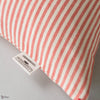 Rhubarb Stripe coussin de Mind the Gap — détail