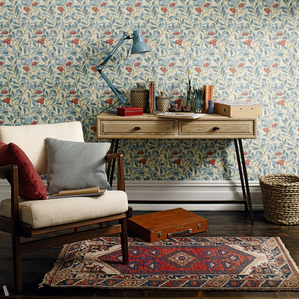 Arbutus Tapete in Woad/Russet von Morris & Co