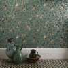 Bird & Pomegranate behang in Charcoal/Sage van Morris & Co