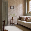 Chamomile behang in Flax/Madder van Morris & Co
