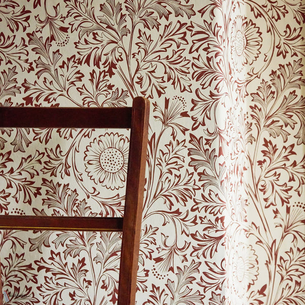 Chamomile behang in Flax/Madder van Morris & Co