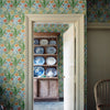 Compton behang in Spring van Morris & Co