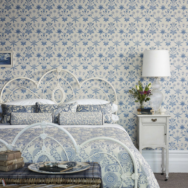 Daisy wallpaper in Green/Rose by Morris & Co