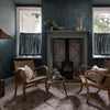 Emery's Willow behang in Emery Blue van Morris & Co
