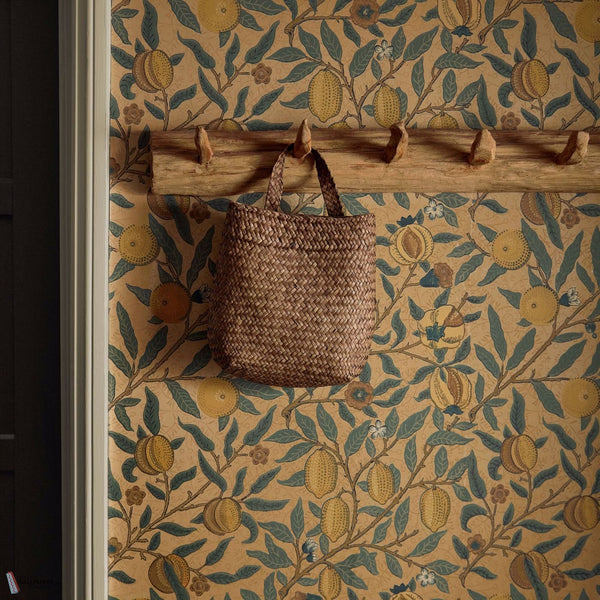 Fruit behang in Blue/Gold/Brown van Morris & Co