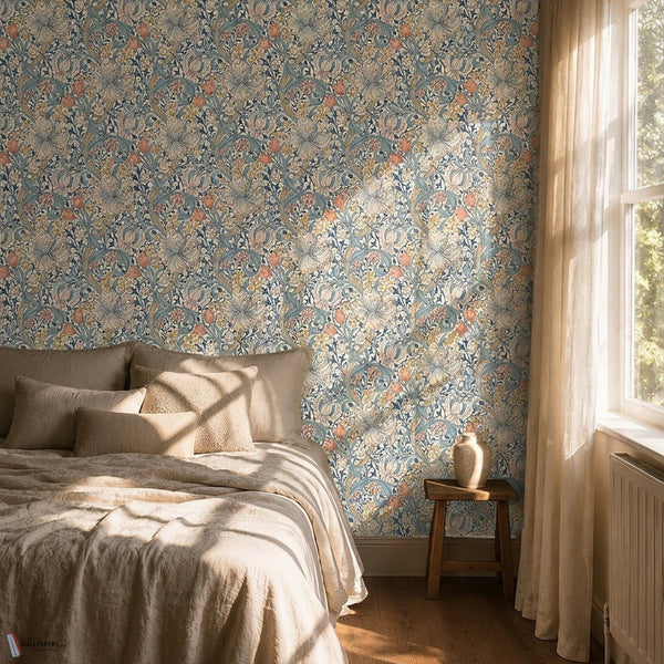 Golden Lily papel pintado en Blue de Morris & Co