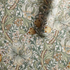 Golden Lily papel pintado en Sage de Morris & Co