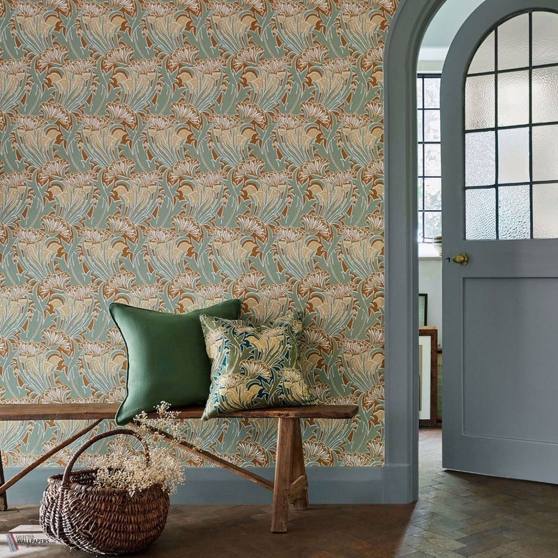 Laceflower behang in Tobacco/Pistachio van Morris & Co