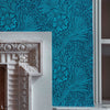 Marigold behang in Navy van Morris & Co