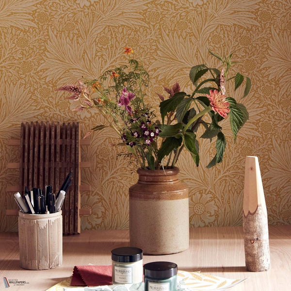 Marigold behang in Yellow van Morris & Co