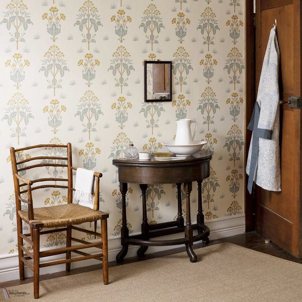 Meadow Sweet behang in Rose/Olive van Morris & Co