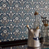 Morris Bellflowers behang in Manilla/Olive van Morris & Co