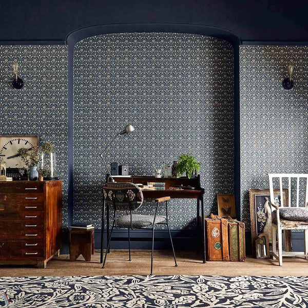 Morris Bellflowers behang in Manilla/Olive van Morris & Co
