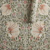 Pimpernel behang in Rose Cockle/Sage van Morris & Co