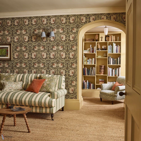 Pimpernel behang in Walnut/Sage van Morris & Co