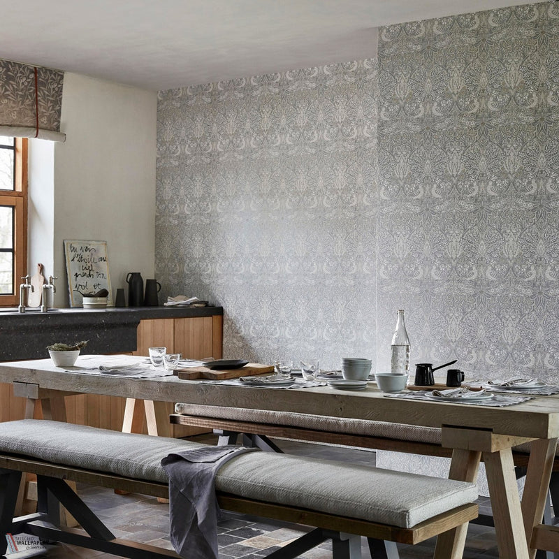 Pure Dove & Rose behang in Cloud Grey van Morris & Co