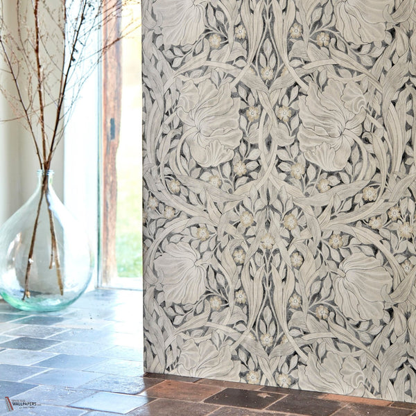 Pure Pimpernel Tapete in Black Ink von Morris & Co