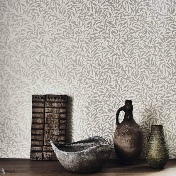 Pure Willow Bough behang in Ivory/Pearl van Morris & Co