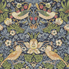 Strawberry Thief papel pintado en Indigo/Mineral de Morris & Co