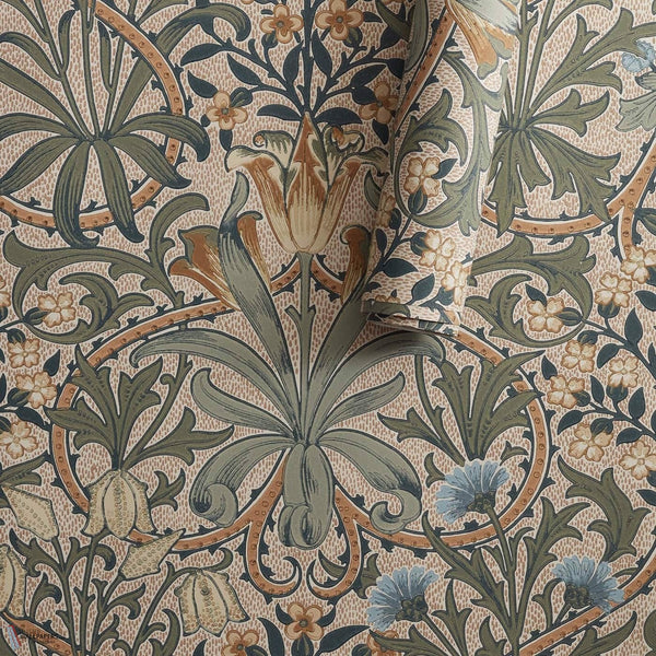Woodland Weeds Tapete in Bayleaf/Wheat von Morris & Co