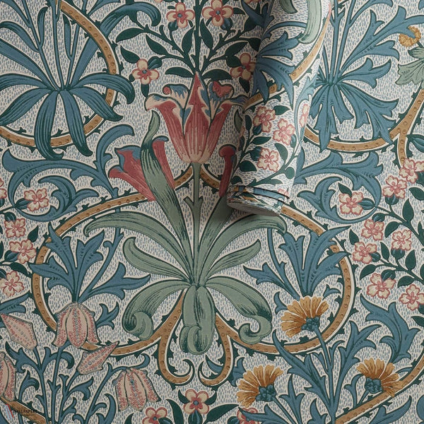 Woodland Weeds Tapete in Rose/Weld von Morris & Co