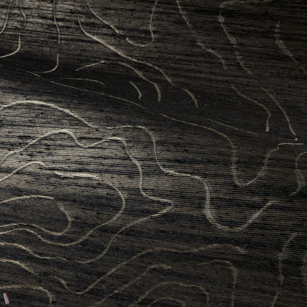 Ondes Précieuses wallpaper in Noir doré by Casamance