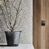 Pure Acorn wallpaper van Morris & Co