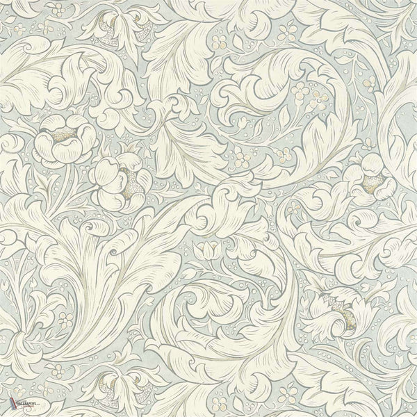 Pure Bachelor's Button behang in Grey Blue van Morris & Co