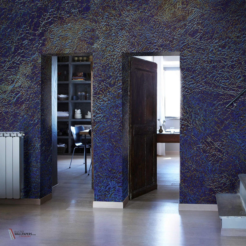 The Map behang in Blue van Daisy James — interieur